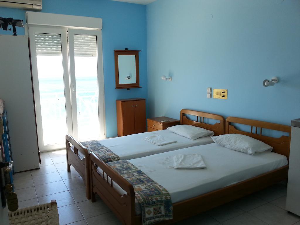 Elena Studios Tarti Bilik gambar